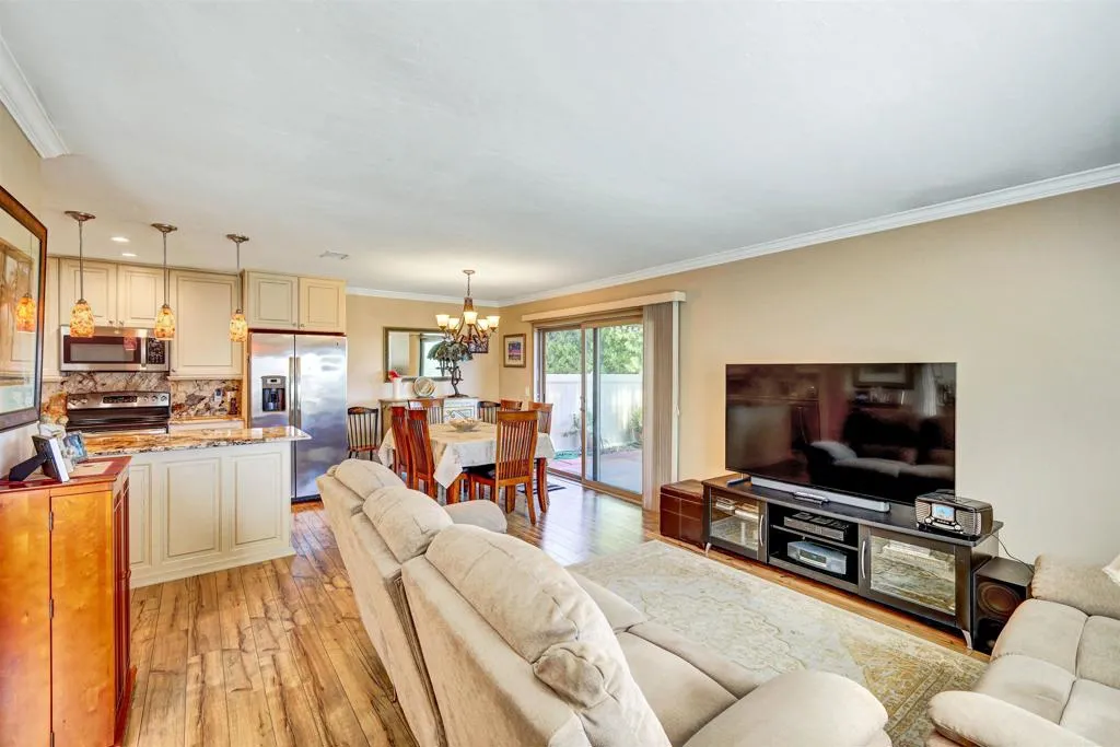 https://cdn.realtyfeed.com/cdn/127/306571863/8825bcfc1916640175e26f7f5b336b8f.webp