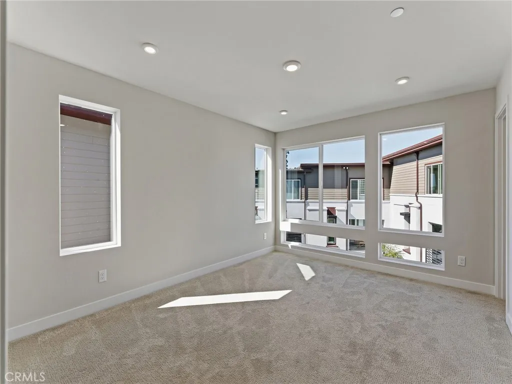 https://cdn.realtyfeed.com/cdn/127/306571871/437cb935cd8d9b8f5a81738ee4cbdd42.webp
