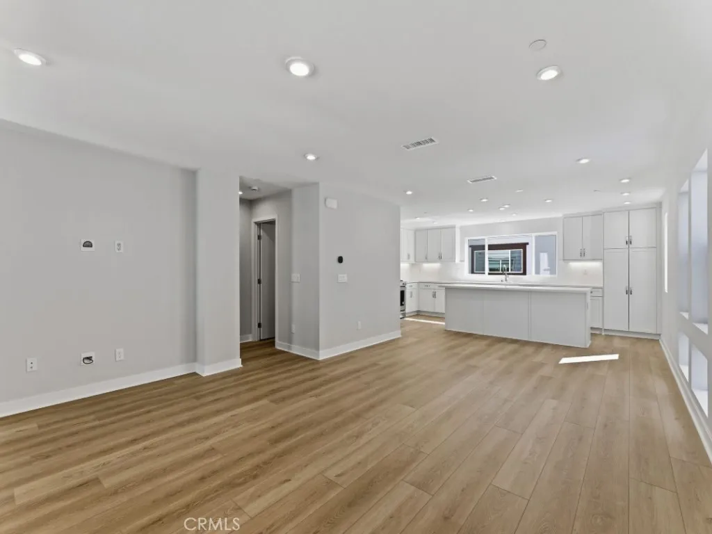 https://cdn.realtyfeed.com/cdn/127/306571871/568ddc13d248d42b18a04f42e34e2302.webp
