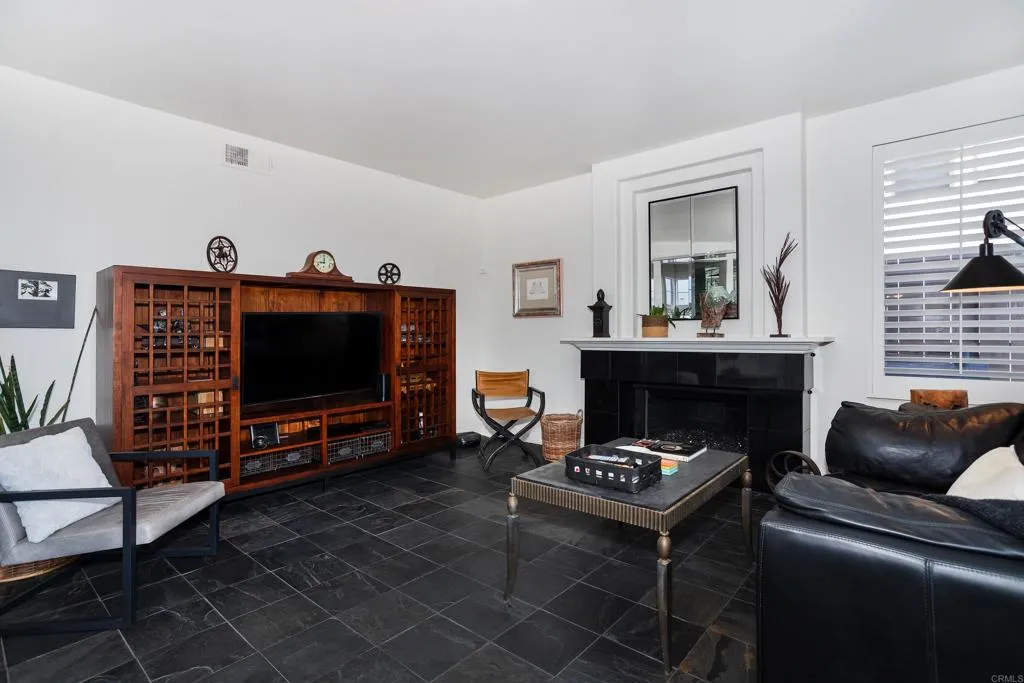 https://cdn.realtyfeed.com/cdn/127/306571894/433ed02f6b9970fb4f3a8edfad38d513.webp