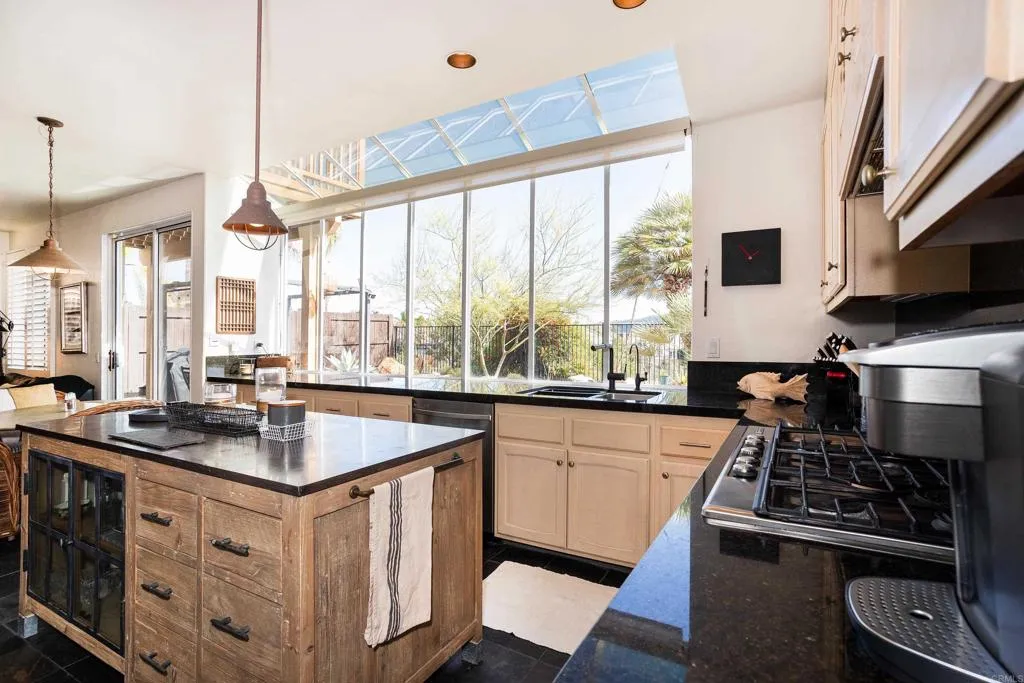 https://cdn.realtyfeed.com/cdn/127/306571894/46b6e7a746cc52b15a4a94063eb49d90.webp