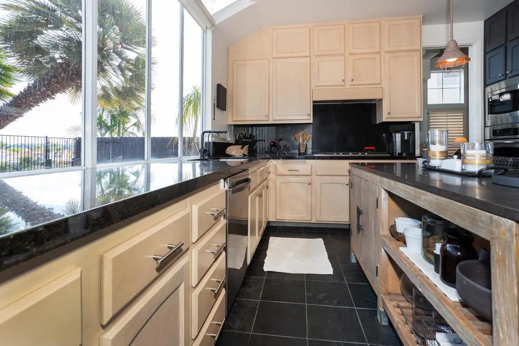 https://cdn.realtyfeed.com/cdn/127/306571894/fdc49c9072b995105c886c0e1835eae8.webp