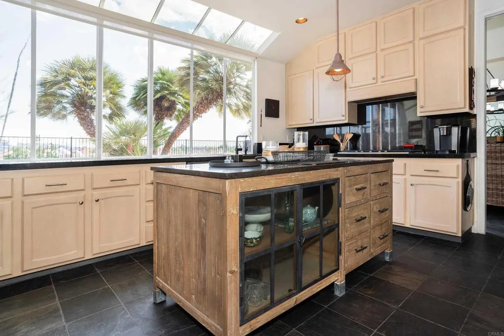 https://cdn.realtyfeed.com/cdn/127/306571894/fe419db3601f76ee8d47c40010d08b97.webp