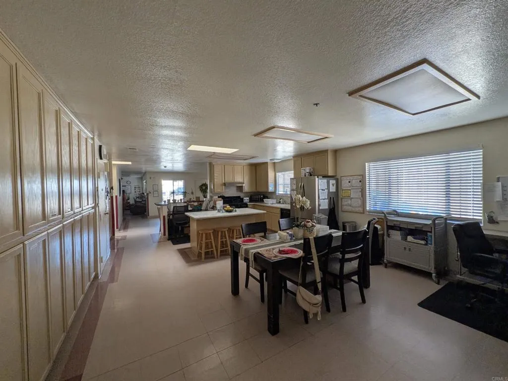 https://cdn.realtyfeed.com/cdn/127/306571984/ab6af67cb7a9f3afa75c389456725e58.webp