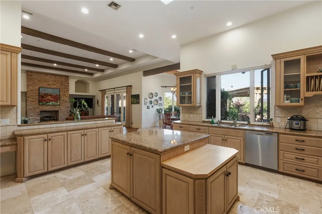 https://cdn.realtyfeed.com/cdn/127/306572022/06bf5e9c11f807d3eff6be4c41595375.webp