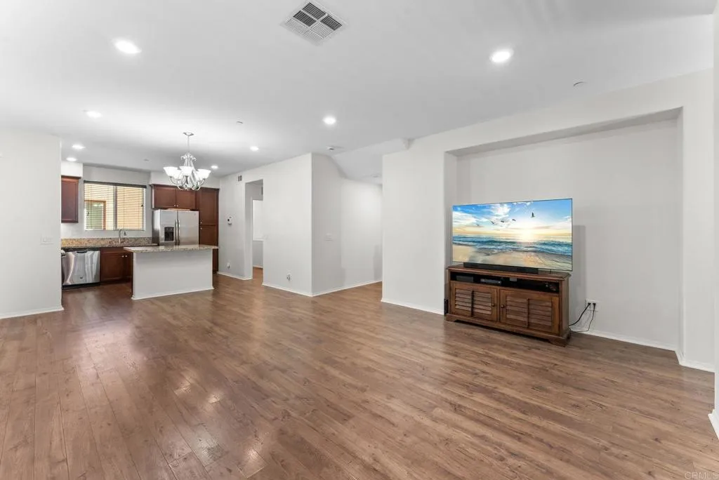 https://cdn.realtyfeed.com/cdn/127/306572037/bbed201432c33a483c1a0df386814239.webp