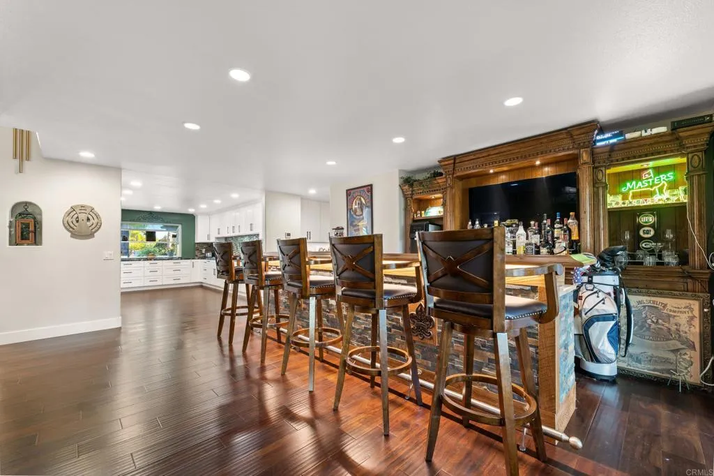 https://cdn.realtyfeed.com/cdn/127/306572086/8d656f3d8c98abf5d7d61b338c08dd19.webp