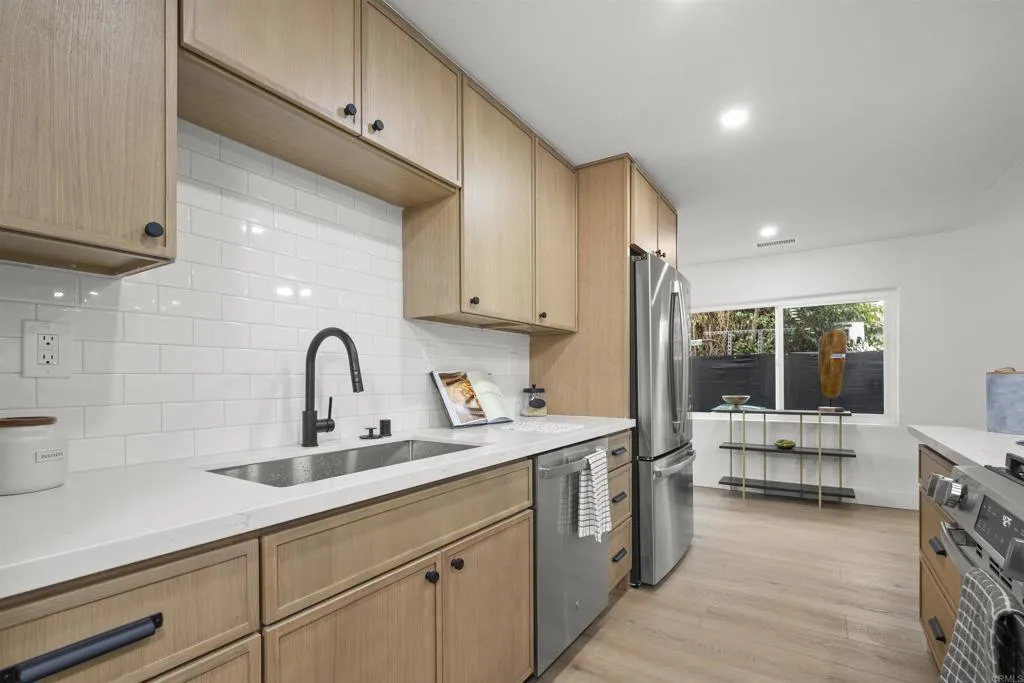 https://cdn.realtyfeed.com/cdn/127/306572089/01dccc21681eb4acefe7c1633db05765.webp