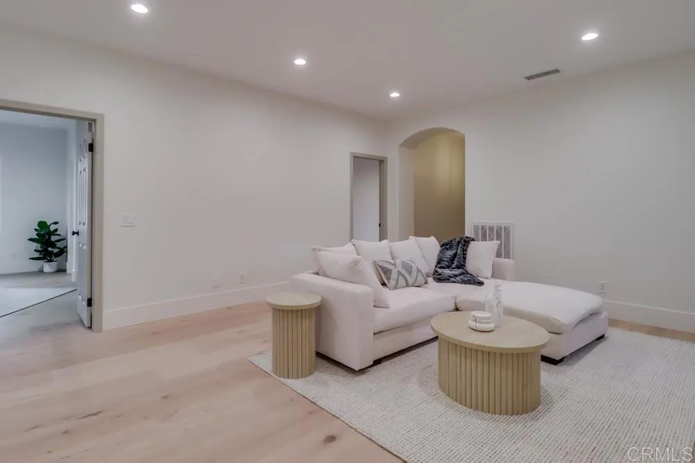 https://cdn.realtyfeed.com/cdn/127/306572104/21fc9ca89645a92cc1f9c53bded4ea4e.webp