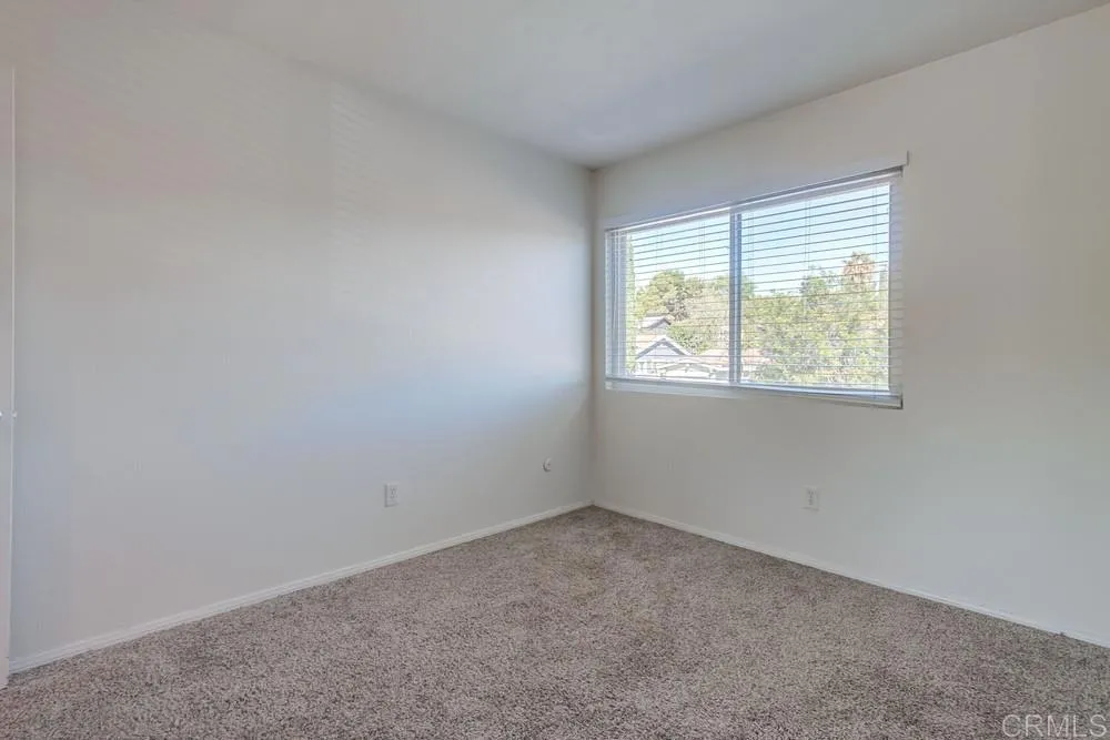https://cdn.realtyfeed.com/cdn/127/306572127/942c19c97bf1f89bf5cf48ed9597006b.webp