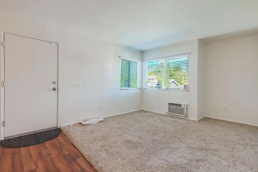 https://cdn.realtyfeed.com/cdn/127/306572127/c2ff9b3da7caf16501e4e45ac8628bad.webp