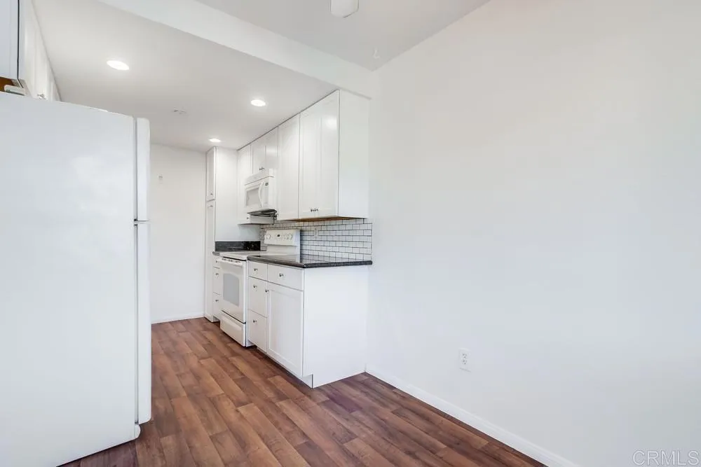 https://cdn.realtyfeed.com/cdn/127/306572127/cd5d552d4bfe74eb796469fbae3ed38d.webp