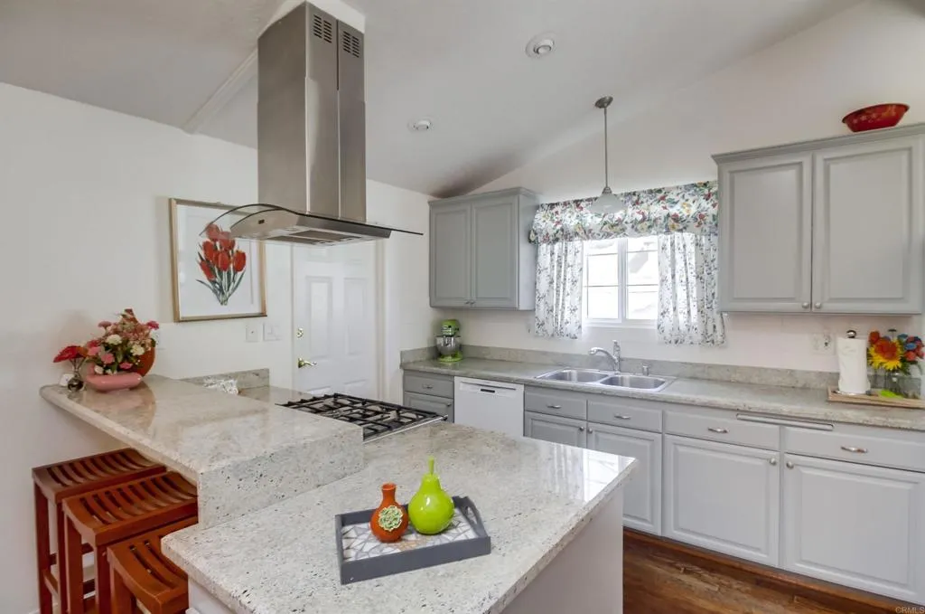 https://cdn.realtyfeed.com/cdn/127/306572159/ec38b4032d1d81a25bd52467a93f5798.webp