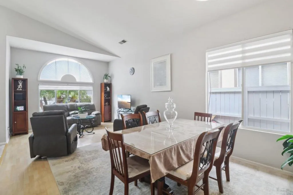 https://cdn.realtyfeed.com/cdn/127/306572201/35ad342f9d7aa1dfae1204b1f91cd9de.webp