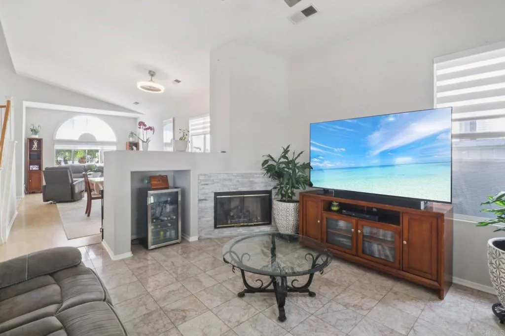 https://cdn.realtyfeed.com/cdn/127/306572201/4f8f819cca9ea1cd4339e7d390af3fe6.webp