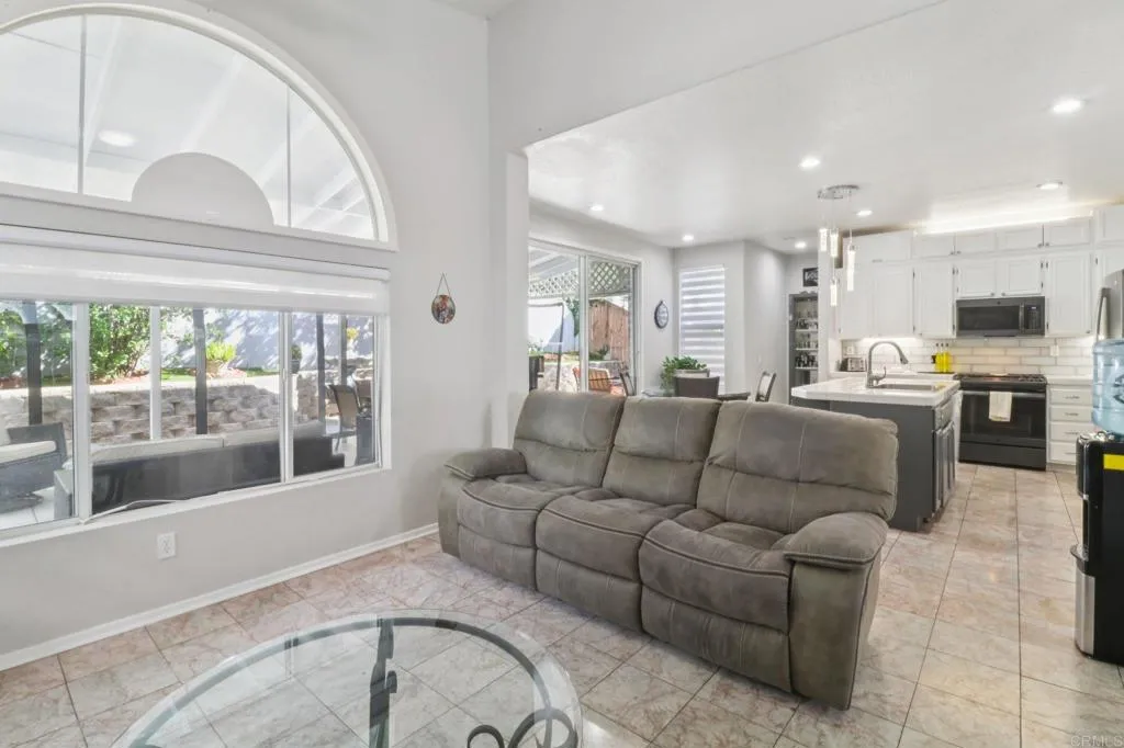 https://cdn.realtyfeed.com/cdn/127/306572201/8dc8c348bff9b1fb5e942b4bf665e894.webp