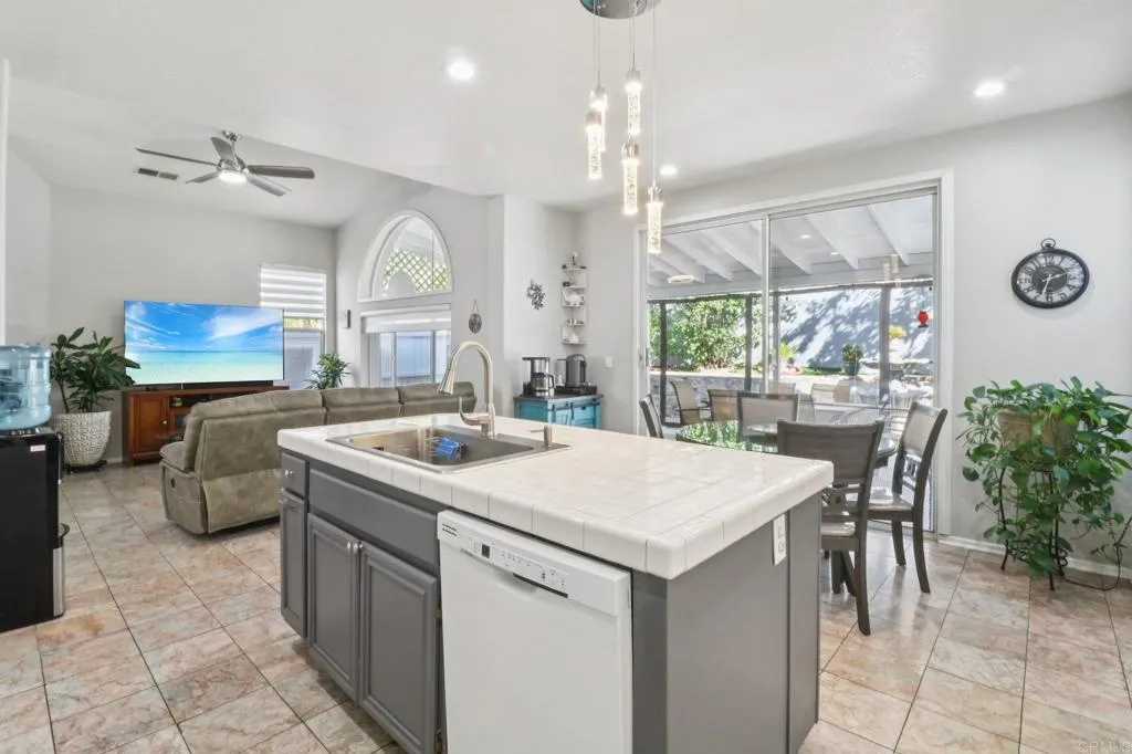 https://cdn.realtyfeed.com/cdn/127/306572201/929722dadd75cdd33857a23e6d8b1c11.webp