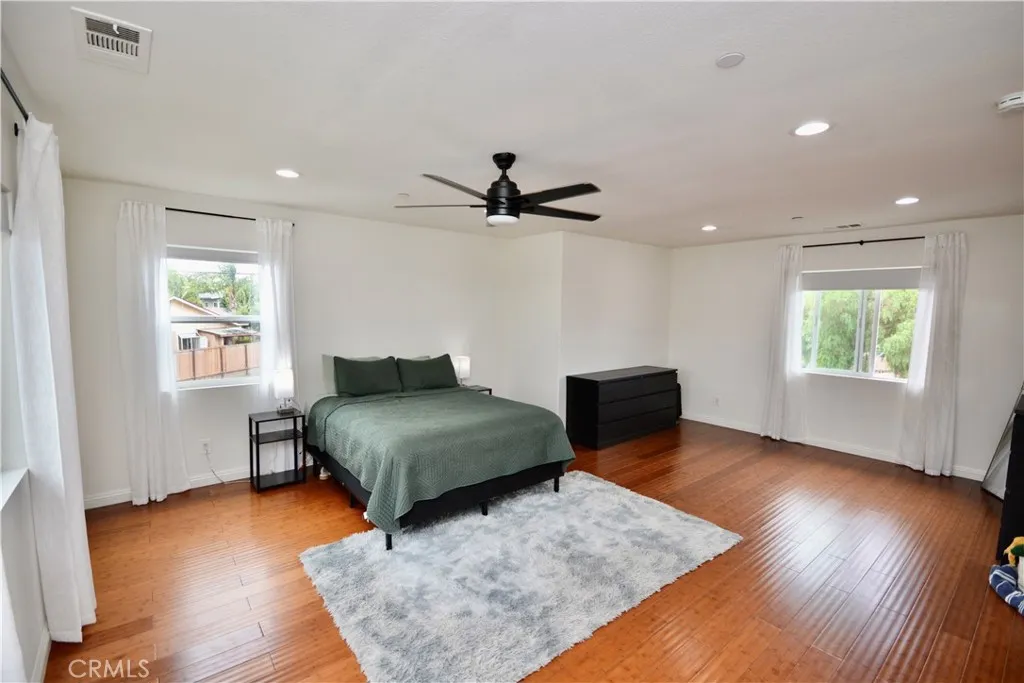 https://cdn.realtyfeed.com/cdn/127/306572213/391a9056a8ca9e6284076a7d3e60cb5b.webp