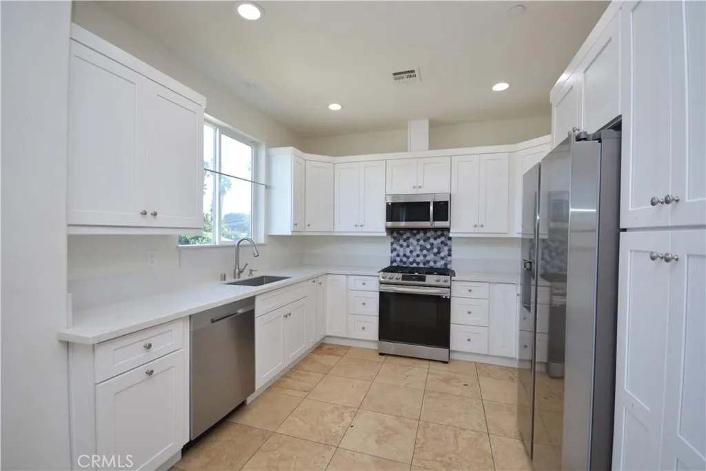 https://cdn.realtyfeed.com/cdn/127/306572213/b0739284857b85acfdc66be953567415.webp