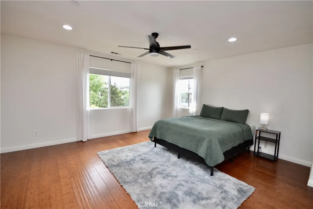 https://cdn.realtyfeed.com/cdn/127/306572213/c4e5aa75a862f7ad0e0b4766fc364c01.webp