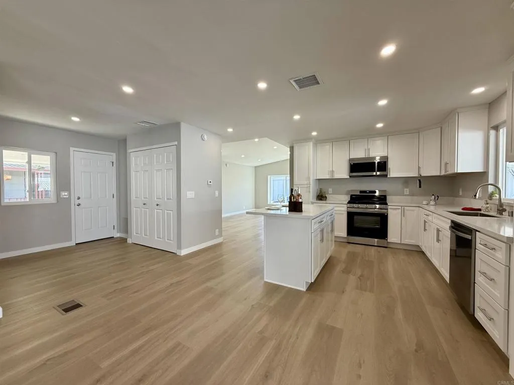 https://cdn.realtyfeed.com/cdn/127/306572306/010966725de1a0d95d6c20e835f194da.webp