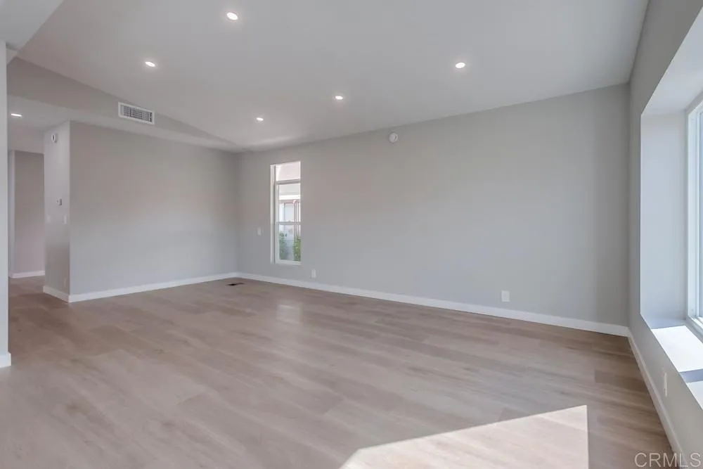 https://cdn.realtyfeed.com/cdn/127/306572306/03b7e1b1397eb315df1ec99c1172fb08.webp