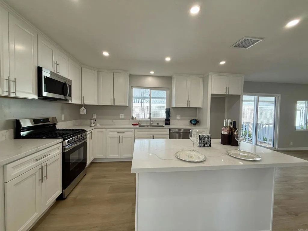 https://cdn.realtyfeed.com/cdn/127/306572306/077f0532c775c54f5c93f35370a686e5.webp