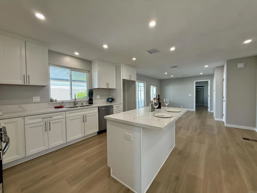 https://cdn.realtyfeed.com/cdn/127/306572306/cb179e0b6621628f220ea002ee033441.webp