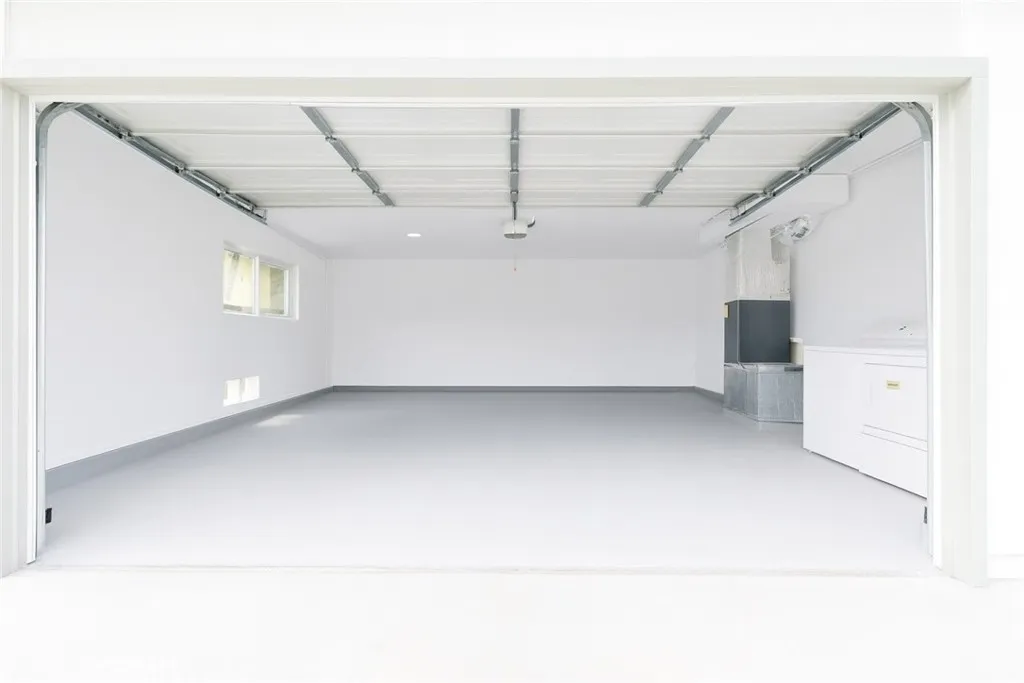 https://cdn.realtyfeed.com/cdn/127/306572313/a9db138d4f5397584046cfe039a73f42.webp