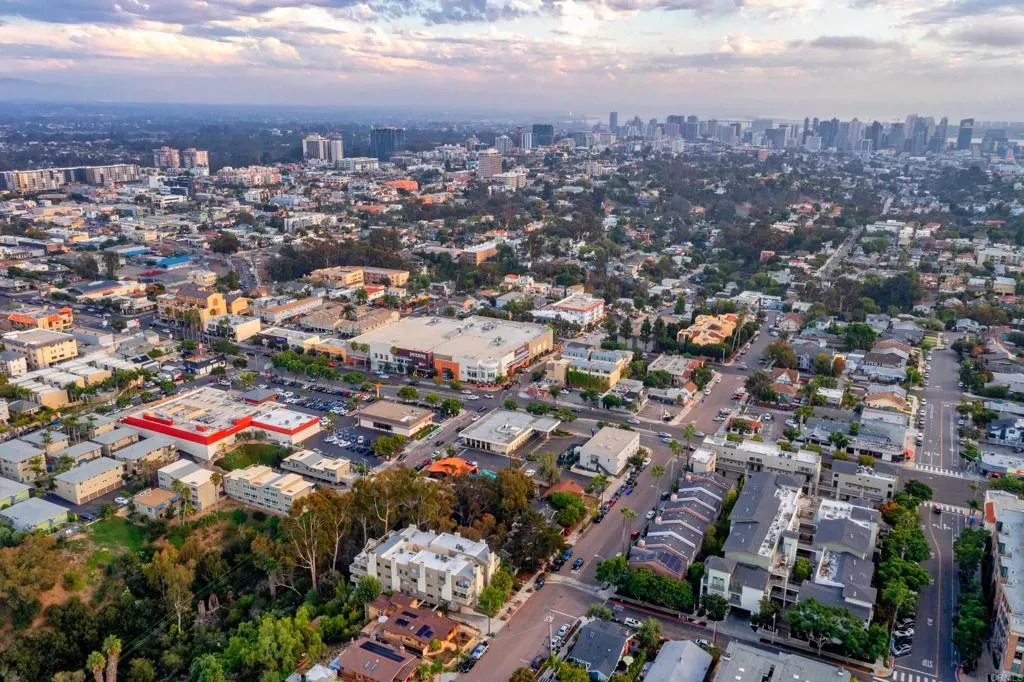 https://cdn.realtyfeed.com/cdn/127/306572374/1fb6c683894fc78c323f13b337e582df.webp