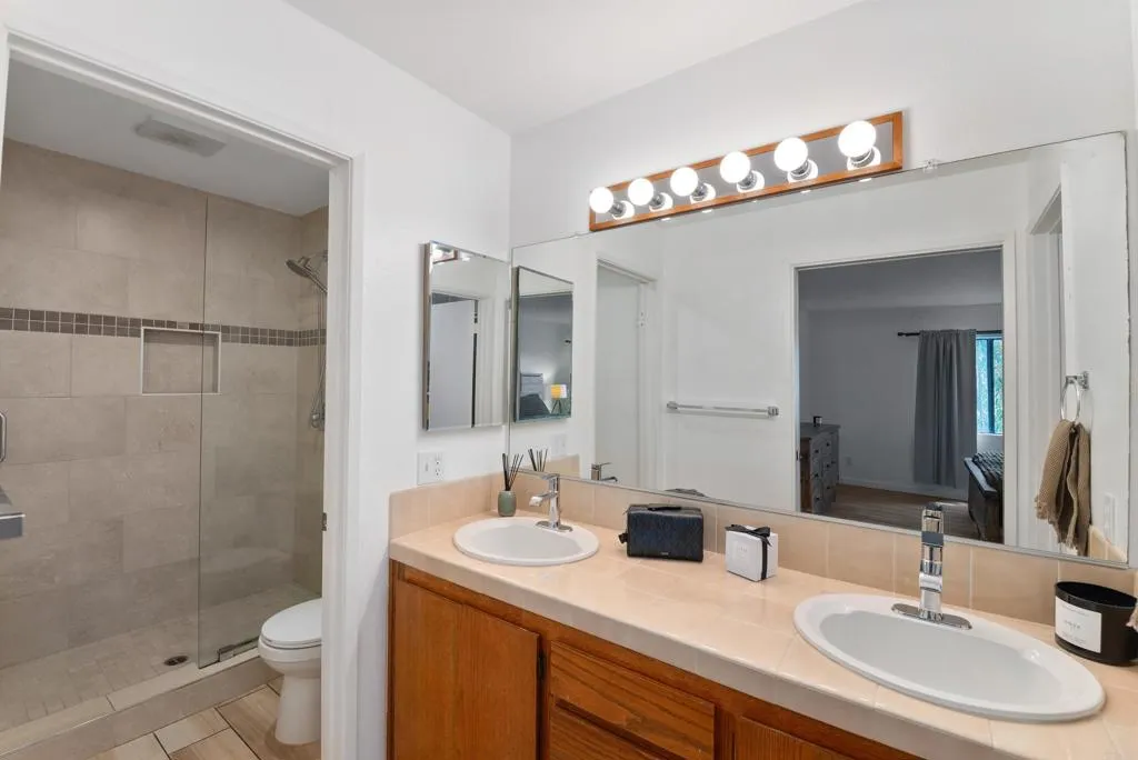 https://cdn.realtyfeed.com/cdn/127/306572374/42dfbade99d2a1510007421940869656.webp