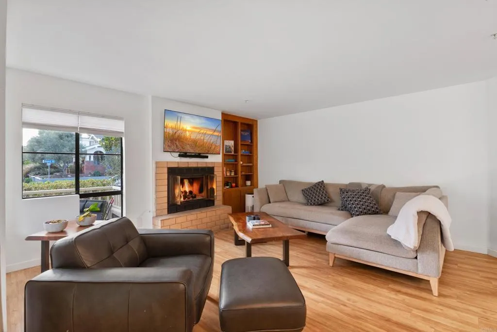 https://cdn.realtyfeed.com/cdn/127/306572374/ac4bcc7f27f7f865521f965895534956.webp