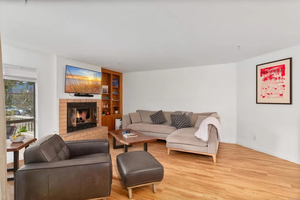 https://cdn.realtyfeed.com/cdn/127/306572374/bd1d365ce7ffb991214c10e6b5676363.webp