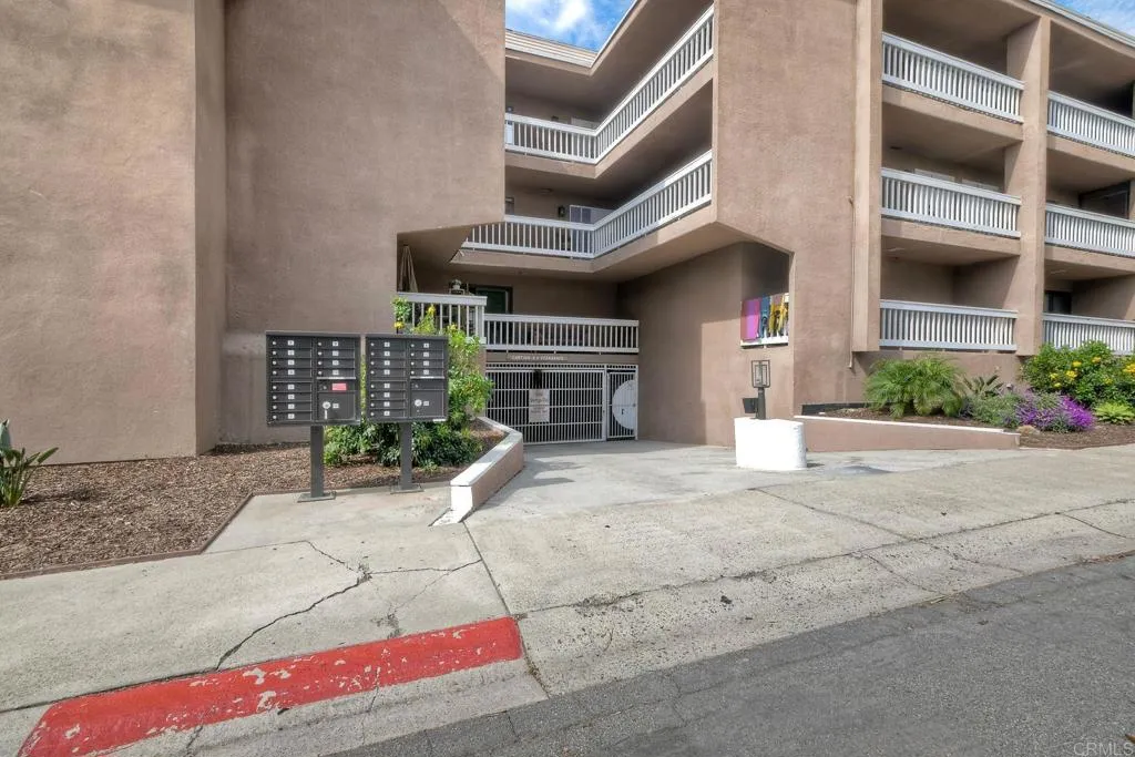 https://cdn.realtyfeed.com/cdn/127/306572392/8bd9ca11a072a470bbe3458364024cae.webp