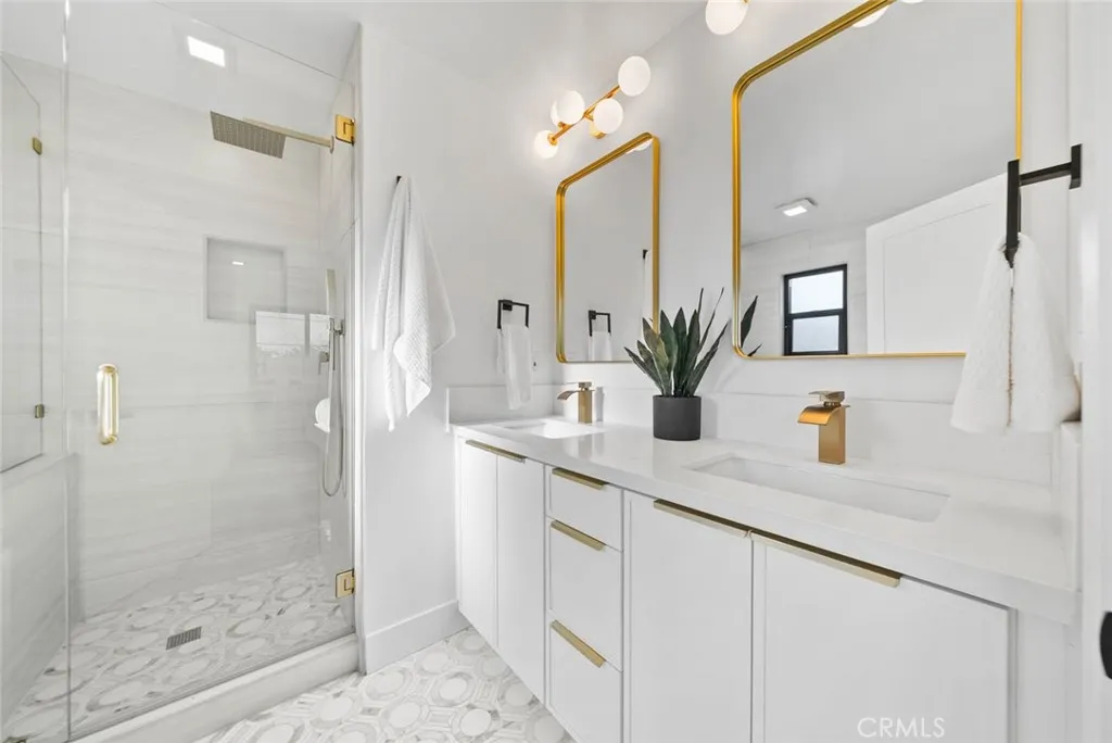https://cdn.realtyfeed.com/cdn/127/306572444/d75687f989d4076e1ccb49d3d2b983a4.webp