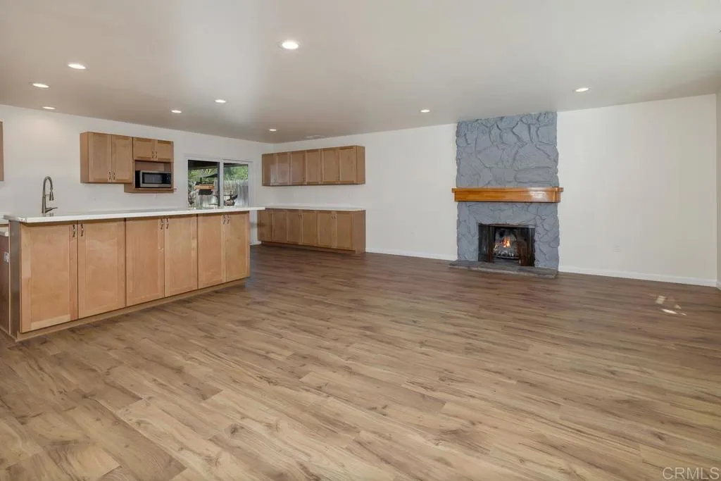 https://cdn.realtyfeed.com/cdn/127/306572519/16f90fabfd9a9134e533244254db4fa6.webp