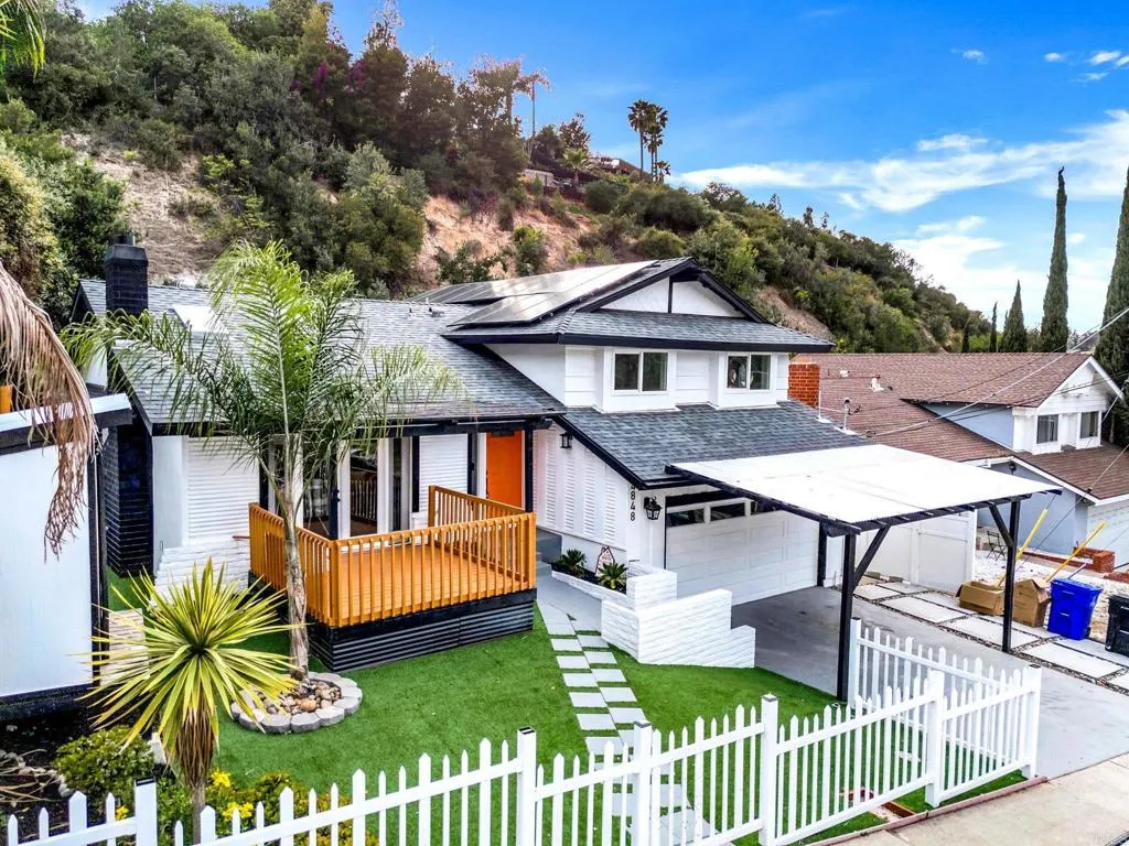 https://cdn.realtyfeed.com/cdn/127/306572570/b81c7eace4105f97f63d6fec4b92ee5b.webp