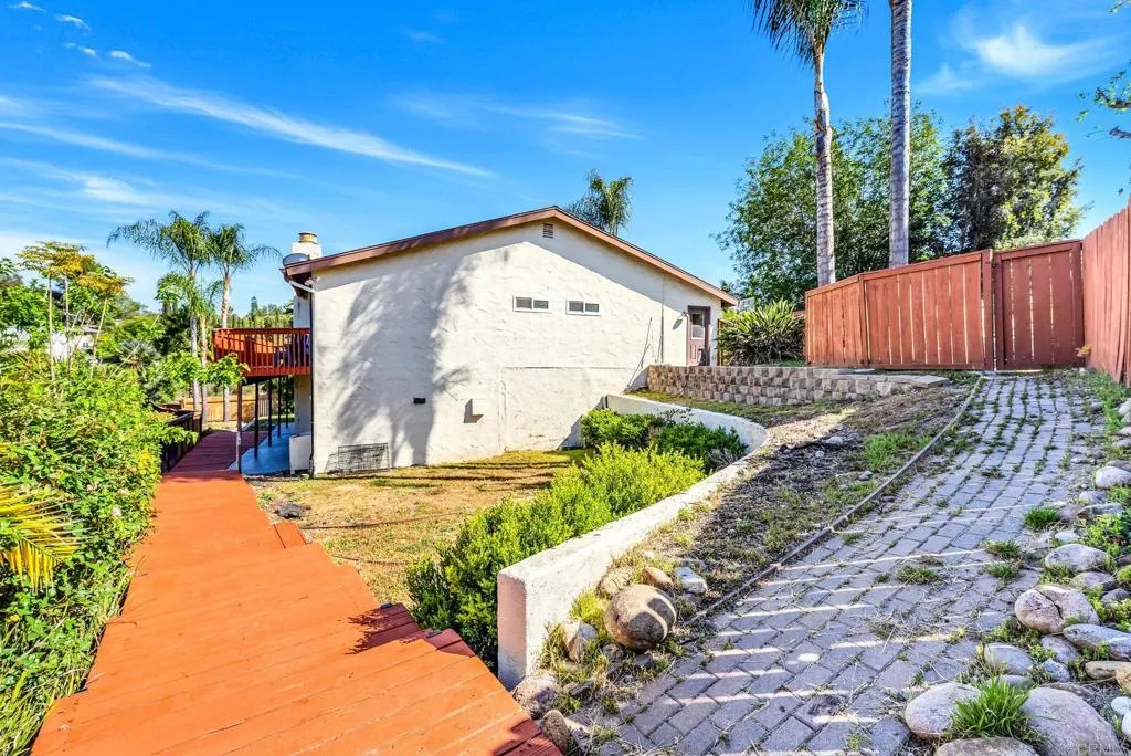 https://cdn.realtyfeed.com/cdn/127/306572644/92b5d46dc292313f1b1f809b4f132795.webp