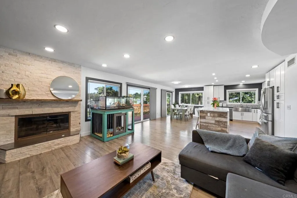 https://cdn.realtyfeed.com/cdn/127/306572644/b0a9d783456693966ef2afc219bf87c0.webp