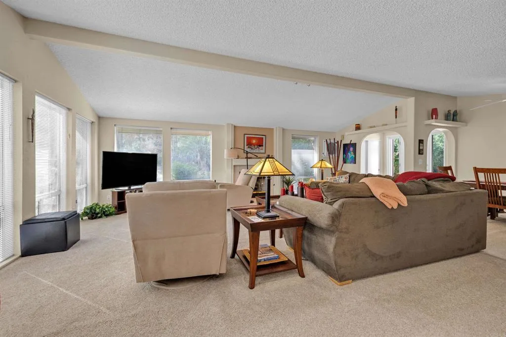 https://cdn.realtyfeed.com/cdn/127/306572743/701507ff2ecf639633043b6dc03b6d57.webp