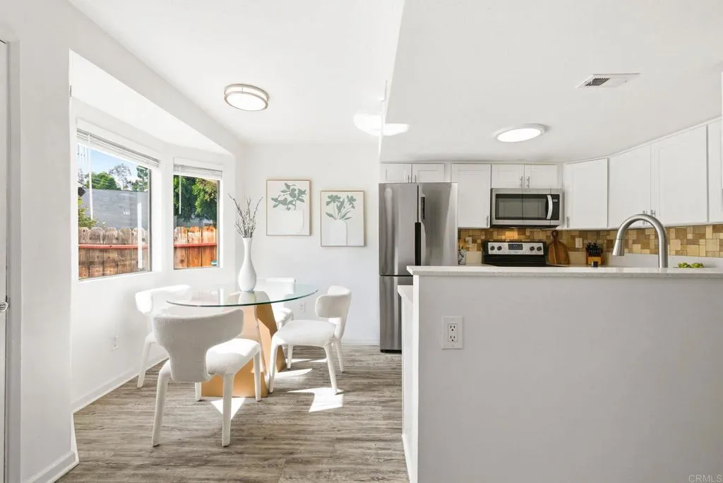 https://cdn.realtyfeed.com/cdn/127/306572755/beb68f6a5eb50aa88935d080bd30f0e4.webp