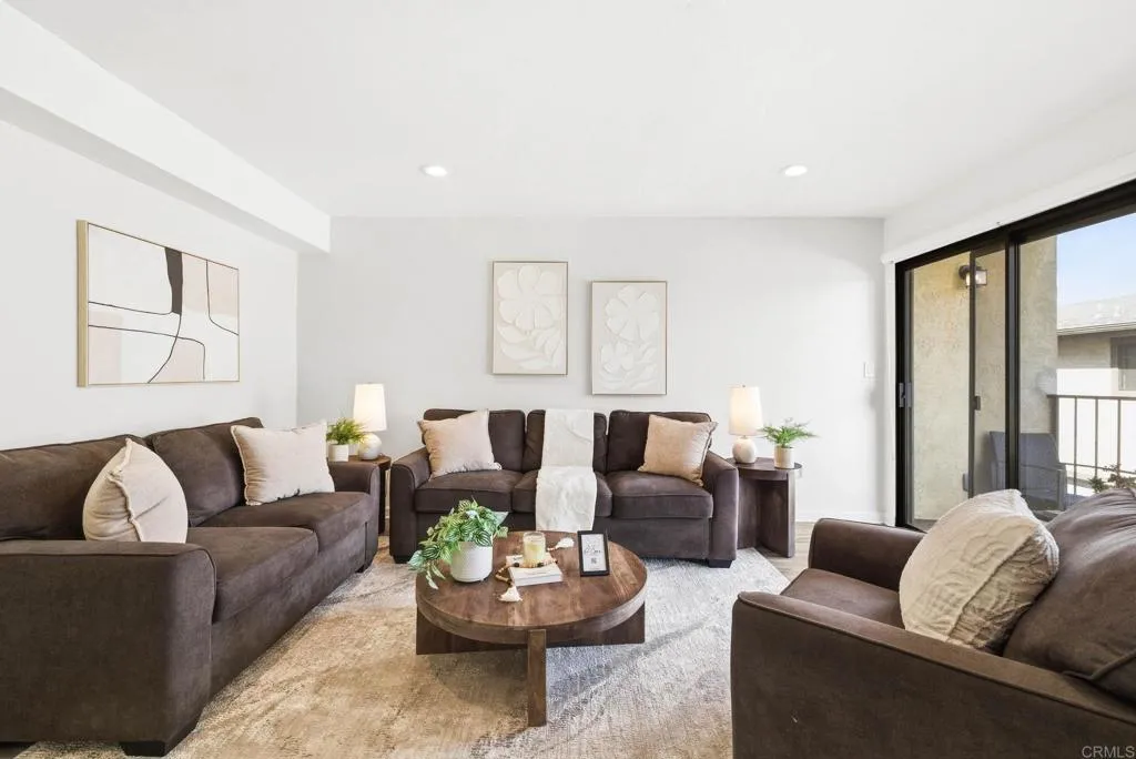 https://cdn.realtyfeed.com/cdn/127/306572755/bf5fde0bdc1349d5ffbbaeca3f28b95a.webp