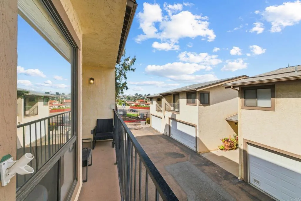 https://cdn.realtyfeed.com/cdn/127/306572755/f99a41bbfbbc4c1a38eb2ffda741ad6c.webp
