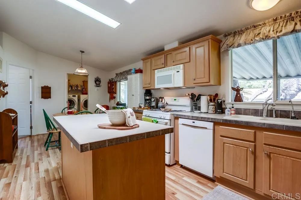 https://cdn.realtyfeed.com/cdn/127/306572776/0a52bfff5b23077055e6d3898bdf5566.webp