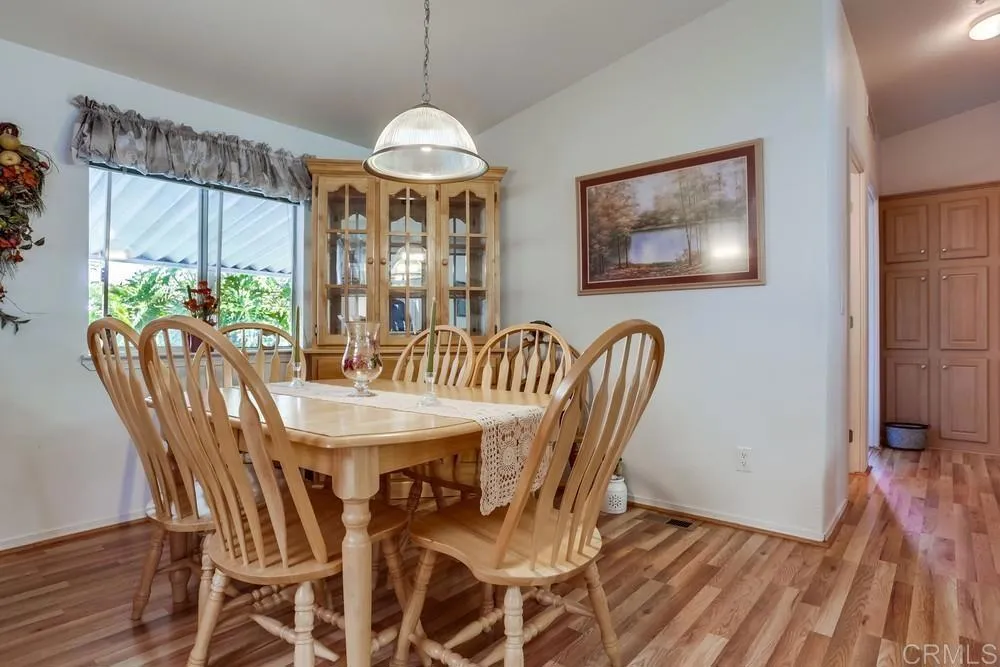 https://cdn.realtyfeed.com/cdn/127/306572776/0db04bff8a0d4c55cdc81a684e48cd92.webp