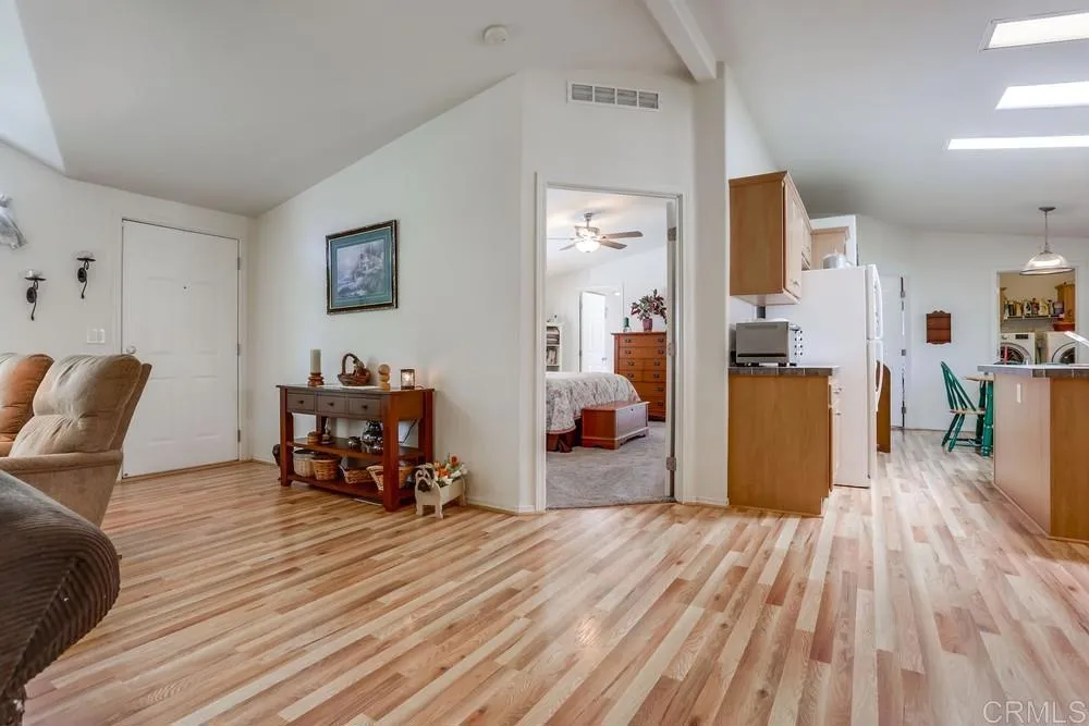 https://cdn.realtyfeed.com/cdn/127/306572776/93be0c39bac9270b763a5fdb87c7187f.webp