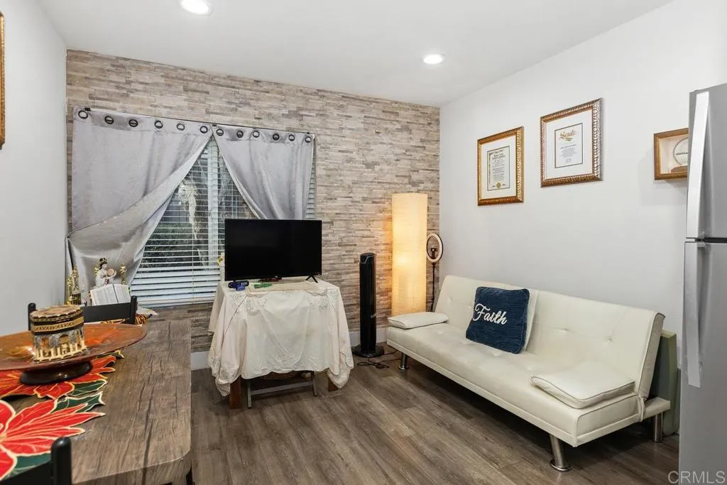 https://cdn.realtyfeed.com/cdn/127/306572841/341466f4b4f649dde518d67c29293671.webp