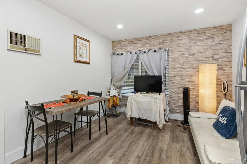 https://cdn.realtyfeed.com/cdn/127/306572841/63d1b57fea2deae4cda843b9a21a9192.webp
