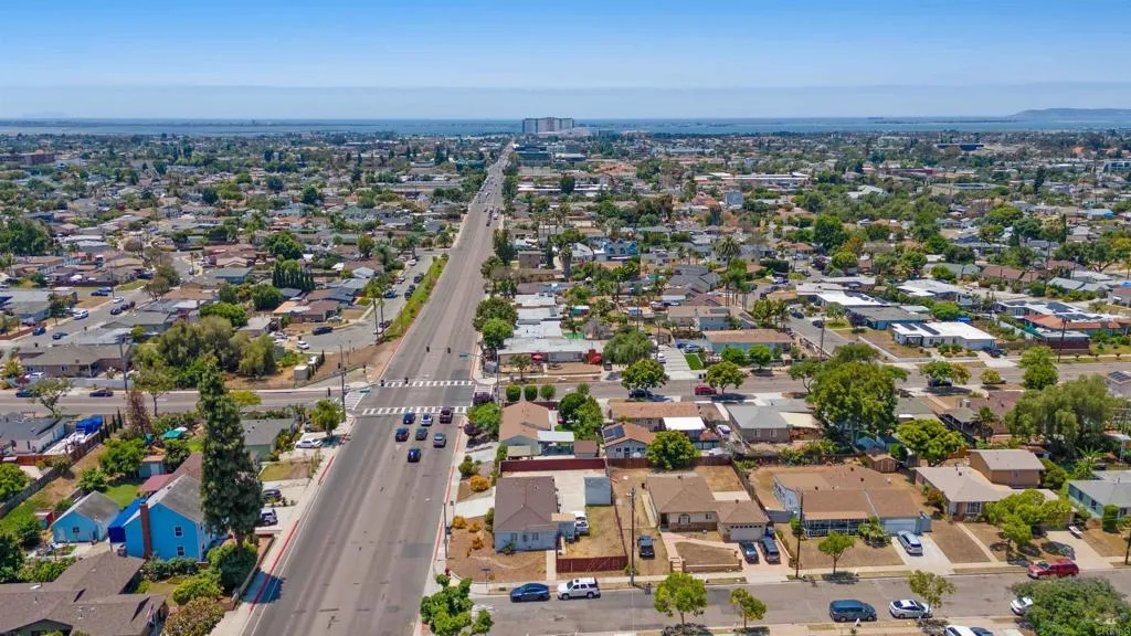 https://cdn.realtyfeed.com/cdn/127/306572927/74a45a43fd8fcfa7da3c462c700748b4.webp