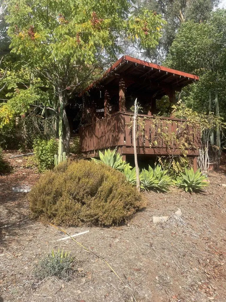 https://cdn.realtyfeed.com/cdn/127/306572940/0da04032f5611343da80c53f7effcd8a.webp